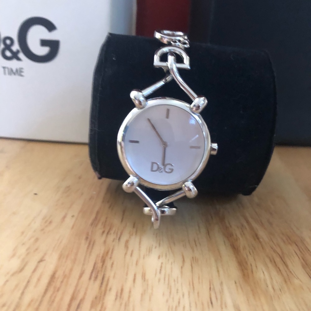 Watch - Picture 2 of 4